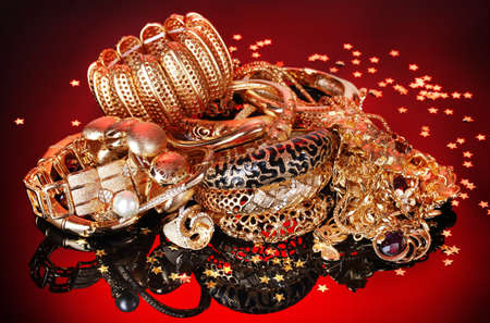 Gold Jewellery & Investment Metal Resale Value: Local Jeweller vs Branded Store India