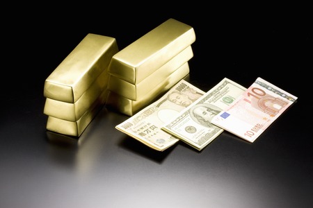 Gold Bars vs Jewellery: Pros & Cons for Indian Investors